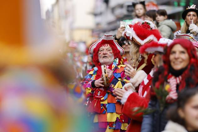 The Cologne Rose Monday parade 2024 under the motto Wat e Theater wat e Jeckespill to be seen on Severinstraße in the southern part of Cologne Theme picture, symbolic picture Cologne, 12 02 2024 NRW Germany Copyright: xChristophxHardtx