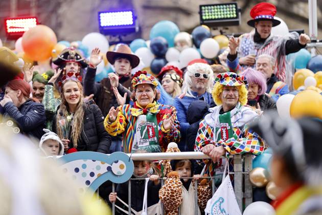 The Cologne Rose Monday parade 2024 under the motto Wat e Theater wat e Jeckespill to be seen on Severinstraße in the southern part of Cologne Theme picture, symbolic picture Cologne, 12 02 2024 NRW Germany Copyright: xChristophxHardtx
