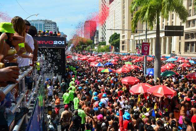 FERVO DA LUD ANIMATION FAINTING ENDING EARLY BLOCK IN THE CENTER RJ RIO DE JANEIRO (RJ), 02 13 2024 - FERVO DA LUD ANIMACAO FAINTING ENDING EARLY MEGA BLOCK IN THE CENTER RJ - The mega carnival block, Fervo da Ludmilla, begins its journey on Rua Primeiro de Marco in front of the Banco do Brasil cultural center, heading towards Av. Presidente Antonio Carlos. A lively block with many fainting because of the heat and which made the singer decide to end at 11:30, half an hour before the previous time, in the city of Rio de Janeiro, this Tuesday, February 13, 2024. (Foto: Fausto Maia Thenews2 imago images) FERVO DA LUD ANIMATION FAINTING ENDING EARLY BLOCK IN THE CENTER RJ  Copyright: xFaustoxMaiax