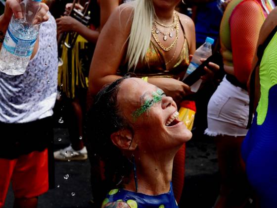 RIO DE JANEIRO, RJ - 13.02.2024: CORTEJO DA ORQUESTRA VOADORA 2024 - In its 15th CARNIVAL, the Fanfarra Orquestra Voadora, whose theme was: Debutante Carnival, attracted hundreds of revelers this Tuesday afternoon (13) at Aterro do Flamengo in the South Zone of Rio de Janeiro. With a very democratic and inclusive footprint, the Block had a wing of circus artists, performers, waders, and a wing for people with some type of disability. x2495392x  AlexandrexSilva