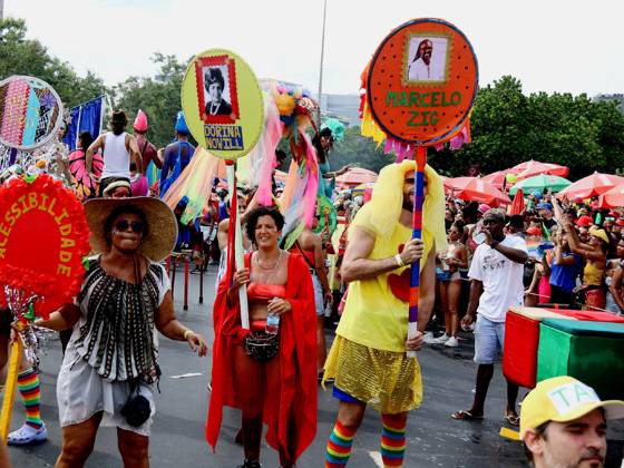RIO DE JANEIRO, RJ - 13.02.2024: CORTEJO DA ORQUESTRA VOADORA 2024 - In its 15th CARNIVAL, the Fanfarra Orquestra Voadora, whose theme was: Debutante Carnival, attracted hundreds of revelers this Tuesday afternoon (13) at Aterro do Flamengo in the South Zone of Rio de Janeiro. With a very democratic and inclusive footprint, the Block had a wing of circus artists, performers, waders, and a wing for people with some type of disability. x2495394x  AlexandrexSilva