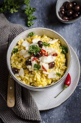 IMAGO Creative, Herbst, Food, Kürbis-Risotto Pumpkin risotto with codfish and chili pepper Pumpkin risotto with codfish and chili pepper Copyright: xAnikoxSzabox ASZ211123-14