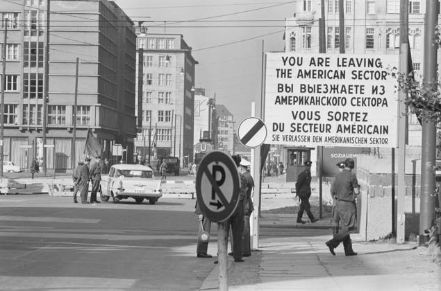 Checkpoint Charlie in West Berlin, 1961 (b w photo) 5322827 Checkpoint Charlie in West Berlin, 1961 (b w photo) by O Halloran, Thomas J. (fl.1957); Private Collection; (add.info.: You are leaving the American Sector in four languages: English, Russian, French and German). Copyright: xBridgemanxImagesx 5322827
