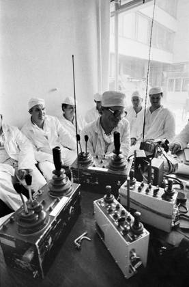 Post-accident clean-up at Chernobyl Nuclear Power Plant 1098527 08.05.1986 Post-accident clean-up at Chernobyl Nuclear Power Plant. Remote-control robot operators. Igor Kostin Sputnik Kiev region Ukraine  Copyright: xIgorxKostinx