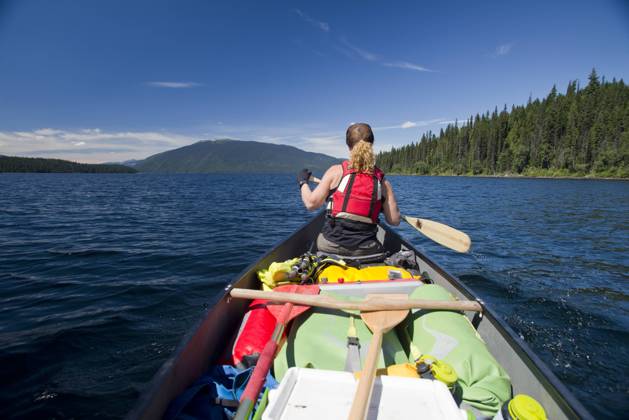 Canoe tripping on Murtle Lake, in Wells Gray Provincial Park. Blue River, British Columbia. Canada Blue River MR_senja_palonen  Copyright: x xAllxCanadaxPhotosx 1990-12975831 ,model released, Symbolfoto
