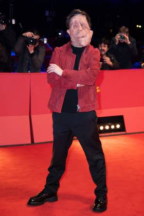 Entertainment Bilder des Tages Berlinale A different Man Premiere Adam Pearson attending the A different Man Premiere during the 74th Berlinale International Film Festival Berlin at Grand Hyatt Hotel in Berlin, Germany, on February 16, 2024. Photo by Aurore Marechal ABACAPRESS.COM Berlin Germany  Copyright: xMarechalxAurore ABACAx