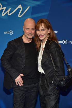 ARD BLUE HOUR EINE MILLION MINUTEN Christian Berkel with wife Andrea Sawatzki Arrival at the ARD BLUE HOUR on the occasion of the 74th Berlinale at the Hotel Telegraphenamt in Berlin, on 16 02 2024 Photopress Mueller
