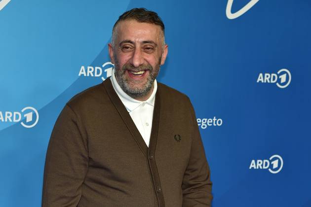 ARD BLUE HOUR EINE MILLION MINUTEN Kida Khodr Ramadan Arrival at the ARD BLUE HOUR on the occasion of the 74th Berlinale at the Hotel Telegraphenamt in Berlin, on 16 02 2024 Photopress Mueller