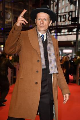 Alexander Scheer at the premiere of the feature film In Liebe, Eure Hilde From Hilde, with Love at the Berlinale 2024 74 Berlin International Film Festival at the Berlinale Palast Berlin, 17 02 2024 Foto:xN.xKubelkax xFuturexImagex hilde_4242