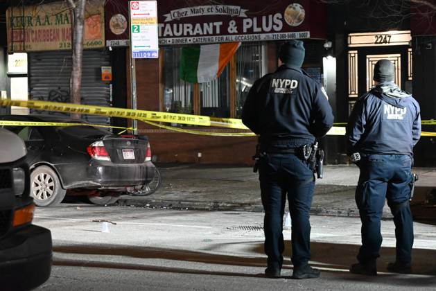 News Bilder des Tages RECORD DATE NOT STATED Three People Shot In Harlem, Manhattan, New York City (NEW) Several people shot on Adam Clayton Powell Jr Blvd in New York, New York. February 18, 2024, New York, New York, USA: At approximately, 4:00 AM police responded to the area of Adam Clayton Powell Jr Blvd in New York City on a reported shooting. Three people were shot according to the New York City Police Department, Sunday morning and the suspect fled the scene. Those injured by gunshot wounds include a 46-year-old male, 21-year-old male and a 39-year-old male. Credit: Kyle Mazza TheNews2 (Foto: Kyle Mazza Thenews2 imago images) Three People Shot In Harlem, Manhattan, New York City  Copyright: xKylexMazzax