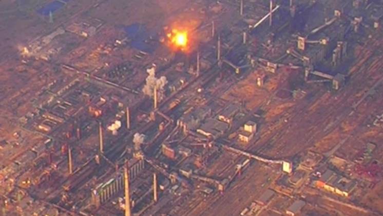 News Bilder des Tages Russia Ukraine Military Operation Coke Plant 8623700 19.02.2024 In this handout video grab released by the Russian Defence Ministry, an aerial view shows the Avdiivka Coke and Chemical Plant in the course of Russia s military operation in Ukraine, in the town of Avdiivka near Donetsk, Donetsk People s Republic, Russia. Russian defence ministry on February 19 claimed full control of the vast Soviet-era coke plant in Avdiivka, after most of the town fell to Russian forces over the weekend following months of devastating combat. Editorial use only, no archive, no commercial use. Russian Defence Ministry Donetsk People s Republic Russia  Copyright: xx