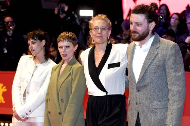 Kristen Stewart, Rose Glass, Andrea Cornwell and Oliver Kassman at the premiere of the feature film Dying Dying at the Berlinale 2024 74 Berlin International Film Festival at the Berlinale Palast Berlin, 18 02 2024 Foto:xC.xNiehausx xFuturexImagex sterben_prem_4291
