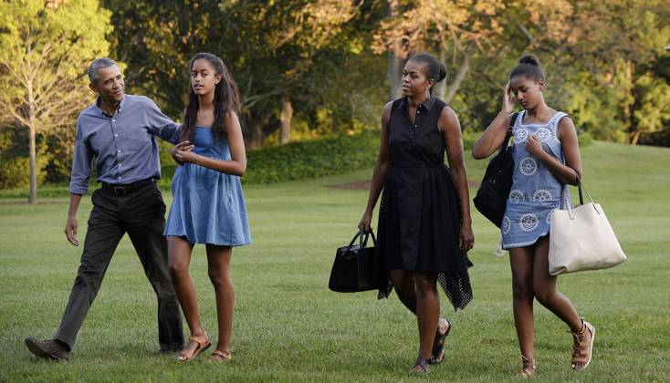 The First Family Returns to the White House United States President Barack Obama (L), daughters Sasha (2nd L), Malia (R) and wife Michelle arrive at the White House in Washington, D.C on August 23, 2015 upon their return from vacationing at Martha s Vineyard. Credit: Olivier Douliery Pool via CNP Washington District of Columbia United States of America EDITORIAL USE ONLY Copyright: xx _DOU6926 OlivierxDoulieryx cnpphotos054653