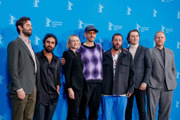 Berlinale Spaceman Photocall Michael Parets, Kunal Nayyar, Carey Mulligan, Johan Renck, Adam Sandler, Paul Dano and Max Richter at the Spaceman Photocall at the Hyatt Hotel on the occasion of the 74th Berlin International Film Festival on 21 02 2024 Copyright: xEventpressxKochanx