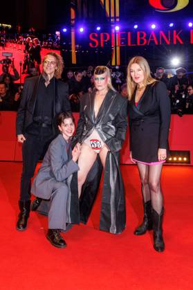Berlinale Spaceman Premiere Philipp Fussenegger, Judy Landkammer, Peaches and Cordula Kablitz Post at the premiere of Spaceman at the Berlinale Palast on the occasion of the 74th Berlin International Film Festival on 21 02 2024 Copyright: xEventpressxKochanx