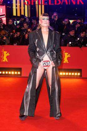 Berlinale Spaceman Premiere Peaches at the premiere of Spaceman at the Berlinale Palast on the occasion of the 74th Berlin International Film Festival on 21 02 2024 Copyright: xEventpressxKochanx