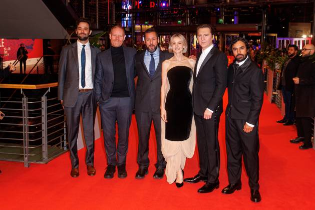 Berlinale Spaceman Premiere Michael Parets, Max Richter, Adam Sandler, Carey Mulligan, Paul Dano and Kunal Nayyar at the premiere of Spaceman at the Berlinale Palast on the occasion of the 74th Berlin International Film Festival on 21 02 2024 Copyright: xEventpressxKochanx