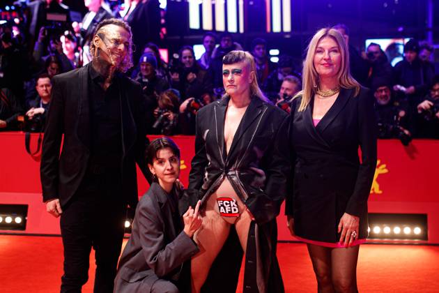 Berlinale Spaceman Premiere Philipp Fussenegger, Judy Landkammer, Peaches and Cordula Kablitz Post at the premiere of Spaceman at the Berlinale Palast on the occasion of the 74th Berlin International Film Festival on 21 02 2024 Copyright: xEventpressxKochanx