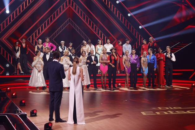 Presenter Daniel Hartwich and presenter Victoria Swarovski with the dance couples at the 17th season of the RTL dance show Let s Dance at the MMC Coloneum Cologne, 23 02 2024 NRW Germany Copyright: xChristophxHardtx