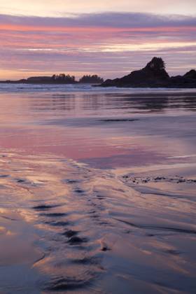 Cox Bay and Sunset Point at sunset near Tofino, British Columbia, Canada on Vancouver Island in Clayoquot Sound UNESCO Biosphere Reserve.  Copyright: x xAllxCanadaxPhotosx 1990-60172