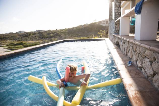 Young Boy Swims With Pool Noodles in Infinity Pool South Hill Village, Anguilla CR_EMJA240225-108745-01 ,model released, Symbolfoto