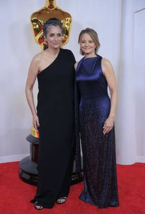 March 10, 2024, Hollywood, California, USA: Alexandra Hedison and Jodie Foster on the red carpet of the 96th Annual Academy Awards on Sunday March 10, 2024 at the Dolby Theater in Hollywood, California. BURT HARRIS BNS PI Hollywood U.S - ZUMAp124 20240310_zaa_p124_278 Copyright: xBurtxHarrisx