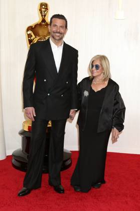 Bradley Cooper with mom Gloria Campano at the 2024 96th Annual Academy Awards at the Dolby Theatre Los Angeles, 10 03 2024 Foto:xJ.xBlocx xFuturexImagex oscars_0842