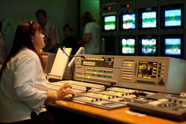 Regieraum eines Fernsehstudios Regieraum eines Fernsehstudios des mdr Landesfunkhaus Thüringen Copyright: xZoonar.com MarkusxKaemmererx 2045564