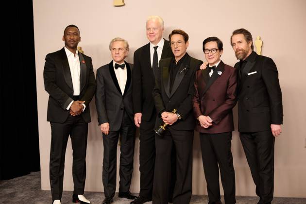 96th Oscars, Academy Awards Sam Rockwell, Tim Robbins, Ke Huy Quan, Christoph Waltz, Mahershala Ali and Robert Downey, Jr. pose with the Oscar® for Actor in a Supporting Role during the live ABC telecast of the 96th Oscars® at Dolby® Theatre at Ovation Hollywood on Sunday, March 10, 2024., Credit:Avalon.red Avalon United States of America, CA, Hollywood Copyright: xAvalon.redx xAvalonx 0855741605