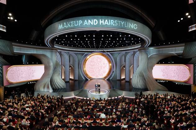 96th Oscars, Academy Awards Michael Keaton and Catherine O Hara present the OscarÂ® for Makeup and Hairstyling during the live ABC telecast of the 96th OscarsÂ® at the DolbyÂ® Theatre at Ovation Hollywood on Sunday, March 10, 2024., Credit:Avalon.red Avalon United States of America, CA, Hollywood  Copyright: xAvalon.redx xAvalonx 0855744447