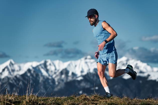 Mountain run a Man trained alone 1104311224 ,model released, Symbolfoto