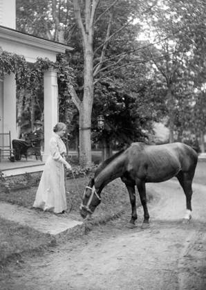 HELEN ADAMS KELLER (1880-1968). American writer and lecturer. Photographed holding reins to a horse, c1907.  Copyright: xGRANGERx xGRANGERx 0110535
