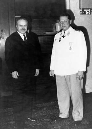 MOLOTOV AND GÖRING, 1940. Russian foreign minister Vyacheslav Mikhaylovich Molotov meeting with German Nazi Party leader Hermann Göring. Photograph, 1940.  Copyright: xGRANGERx xGRANGERx 0636028