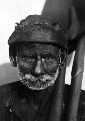 HAVANA: COAL LOADER, 1933. Portrait of a coal loader in Havana, Cuba. Photograph by Walker Evans, 1933.  Copyright: xGRANGERx xGRANGERx 0908638