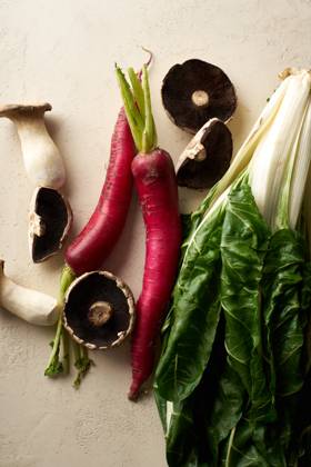 IMAGO Creative, Sommer, Food, Radieschen mangold,rettich,champignons,rettiche,angerling,angerlinge,champignon,egerling,egerlinge,speisepilz,speisepilze ** chard,radish,mushrooms,chards,radishs,mushroom 539-mzl