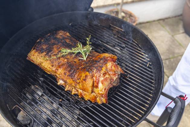 Rack of lamb, Easter roast on the kettle grill 01 04 2024, Münsingen, Baden Württemberg, Germany, Europe
