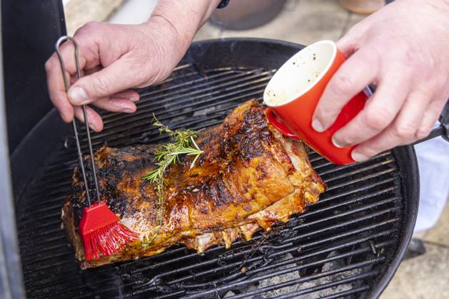 Rack of lamb, Easter roast on the kettle grill 01 04 2024, Münsingen, Baden Württemberg, Germany, Europe