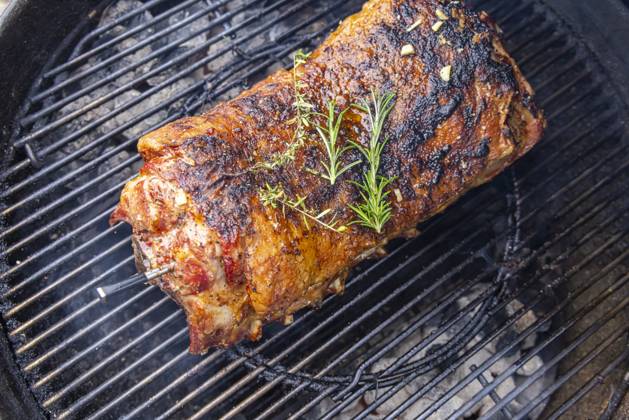 Rack of lamb, Easter roast on the kettle grill 01 04 2024, Münsingen, Baden Württemberg, Germany, Europe