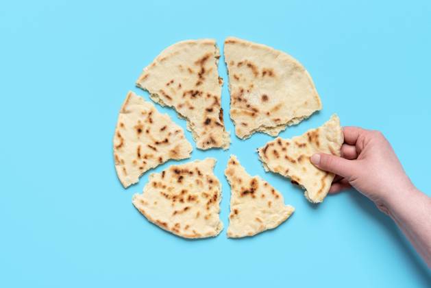 IMAGO Creative, Food, Brot, Naan brot,fladenbrot,naan,brote,fladenbrote ** bread,focaccia bread,naan,breads,focaccia breads,naans zm6-hfu ,model released, Symbolfoto