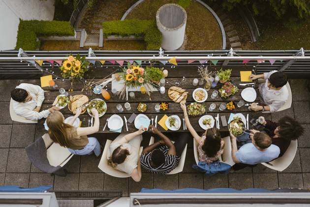 Directly above view of male and female friends having food while sitting at dining table during dinner party in balcony Germany, Berlin, model released, property released Copyright: xMaskotx , MA108134 MA108134