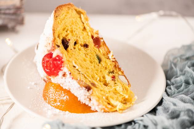 Bolo do Rei or King s Cake Bolo do Rei or King s Cake, Made for Christmas, Carnavale or Mardi Gras with Christmas season elements in Background. Copyright: xZoonar.com homydesignx 21148735