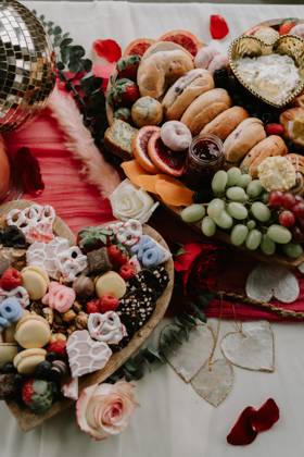 Heart Shaped Charcuterie Grazing Boards Cleveland, Ohio, United States CR_ZXIT240409-1384991-01
