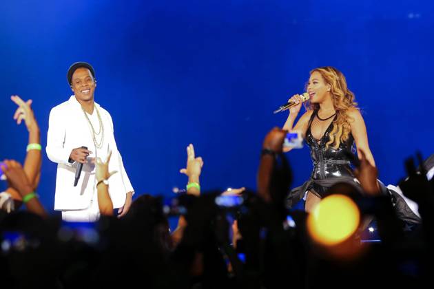 Beyonce and Jay-Z put on a very loved-up performance in Seattle, despite rumors of an imminent break up 123669, Beyonce and Jay-Z perform on the On The Run Tour at Safeco Field in Seattle. At one point during a song where Beyonce was wearing a wedding dress, the singer looked to get emotional and can be seen seemingly getting teary. The superstar couple put on a very loved-up performance for the 40,000+ crowd despite recent rumors that they are working out the best way to split. Seattle, Washington - Wednesday July 30, 2014., Credit:PacificCoastNews Avalon USA, Seattle  Copyright: xPacificCoastNewsx xAvalonx 0530864997