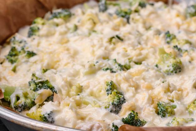 Delicious quiche with broccoli, cheese, chicken, spices and herbs Delicious quiche with broccoli, cheese, chicken, spices and herbs on a dark concrete background Copyright: xZoonar.com TetianaxChernykovax 21327880