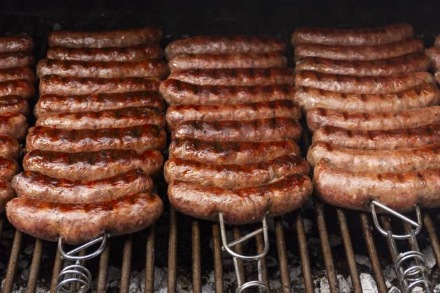 Sausage barbecue for choripans in La Boca, Buenos Aires Buenos Aires, Buenos Aires, Argentina R_GNUJ240416CA-1403863-01