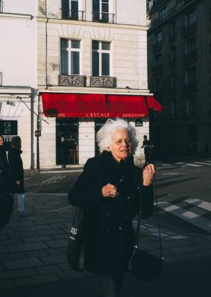 Travelpictures Paris Paris, 02 04 2024 Travelpictures, A restaurant with a red marquise