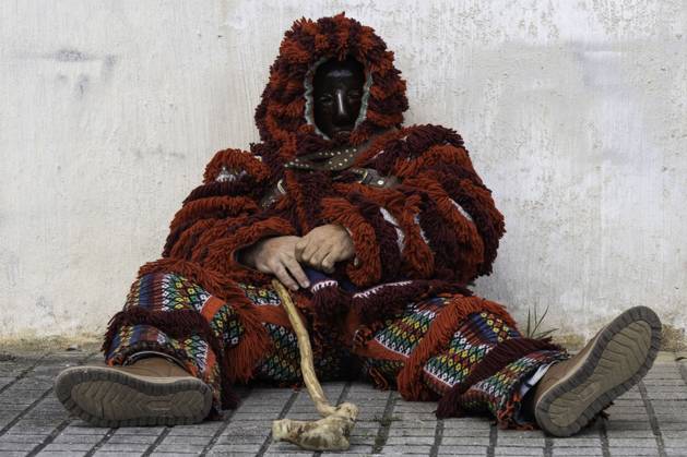 Bilder des Jahres 2024, News 04 April News Themen der Woche KW17 News Bilder des Tages April 28, 2024: Vilario±o de Conso, Ourense, Spain. Parade during the ninth edition of the Iberian Masquerade Festival â€oeVibo Mask Festivalâ€Â. The contingents participated showing their traditional carnival masks and costumes, accompanied by music and performing dances and jokes to the public. - ZUMAl178 20240428_znp_l178_018 Copyright: xCristianxLeyvax