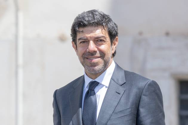 Italy: Nominees for David di Donatello Awards at Quirinale Actor Pierfrancesco Favino leaves Quirinale Palace after presentation ceremony of David di Donatello Awards in Rome Rome Italy Copyright: MatteoxNardone
