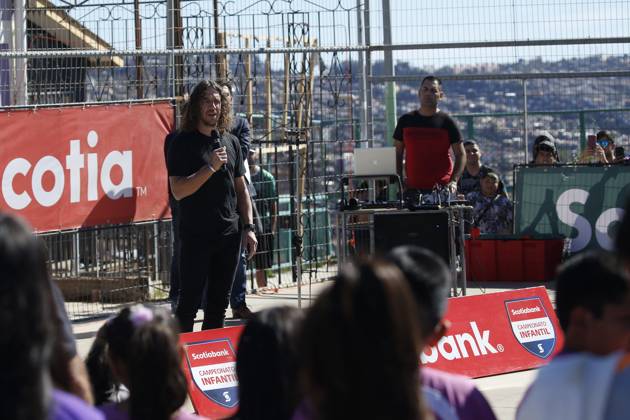 Valparaiso, May 4, 2024 Former FC Barcelona player Carles Puyol visits Club Deportivo Once Estrellas at Cerro La Cruz Sebastian Cisternas Photosport, Aton 897658  Copyright: SEBASTIANxCISTERNAS PHOTOSPORT