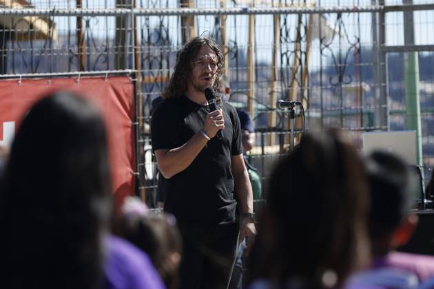Valparaiso, May 4, 2024 Former FC Barcelona player Carles Puyol visits Club Deportivo Once Estrellas at Cerro La Cruz Sebastian Cisternas Photosport, Aton 897672  Copyright: SEBASTIANxCISTERNAS PHOTOSPORT